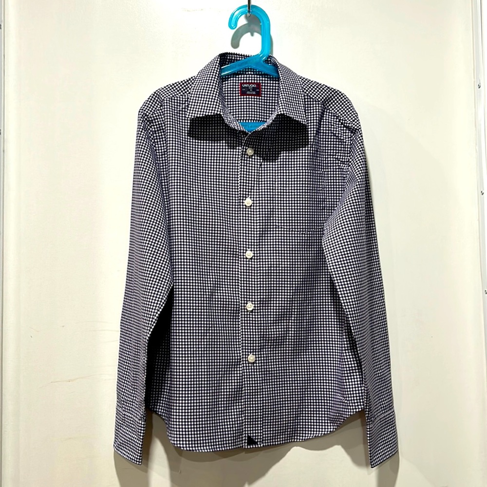 Untuckit boys button down casual shirt size 12. 100% Cotton. Excellent condition